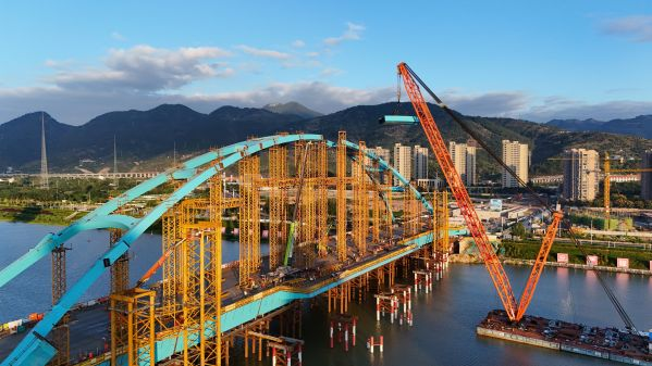 浙江單跨最大下承式拱橋副拱合龍1