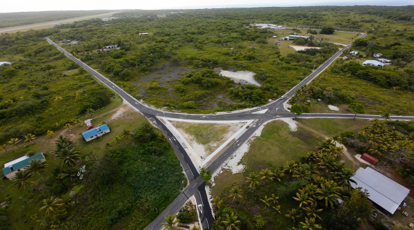 中國援助紐埃環(huán)島公路升級項目移交