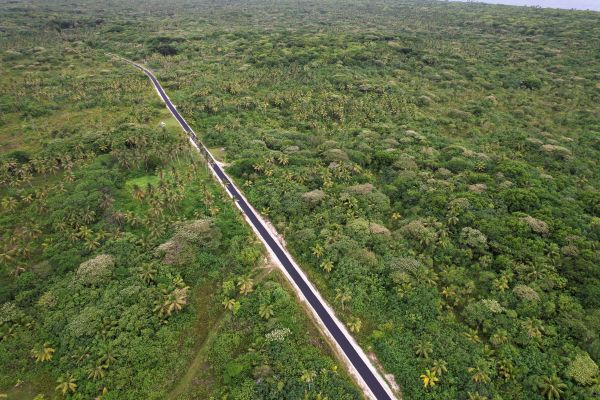 中國援助紐埃環(huán)島公路升級項目移交2